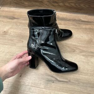 Tahari Black Patent Leather Front Zip Heel Booties Sz 7.5